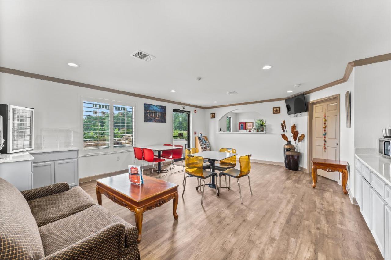 Executive & 2* Magnolia