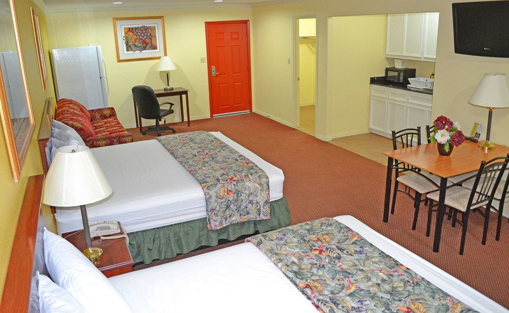 Motel Executive & Magnolia